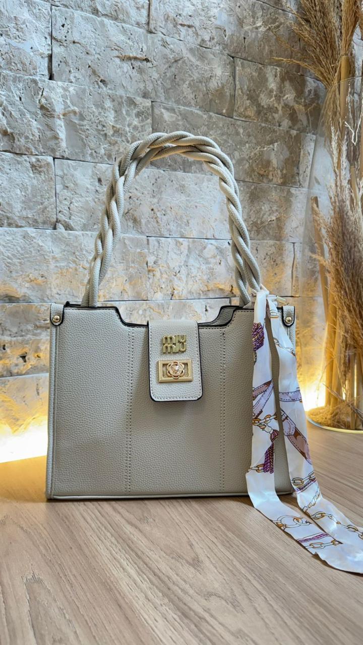 Bolsa Miu Miu com Alça Trançada e Lenço