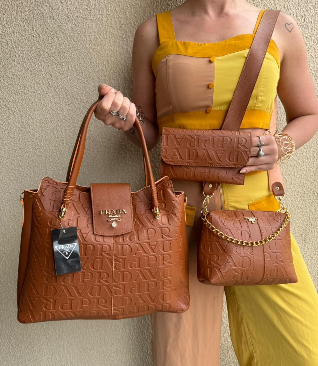 Kit Prada Elegance 3 em 1 – Bolsa Transversal, Bolsa de Ombro e Carteira Texturizada