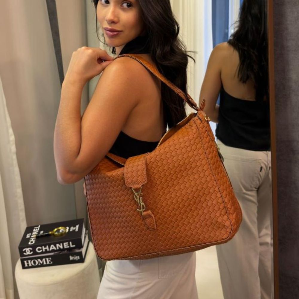 Bolsa Hobo YSL em Couro Trançado