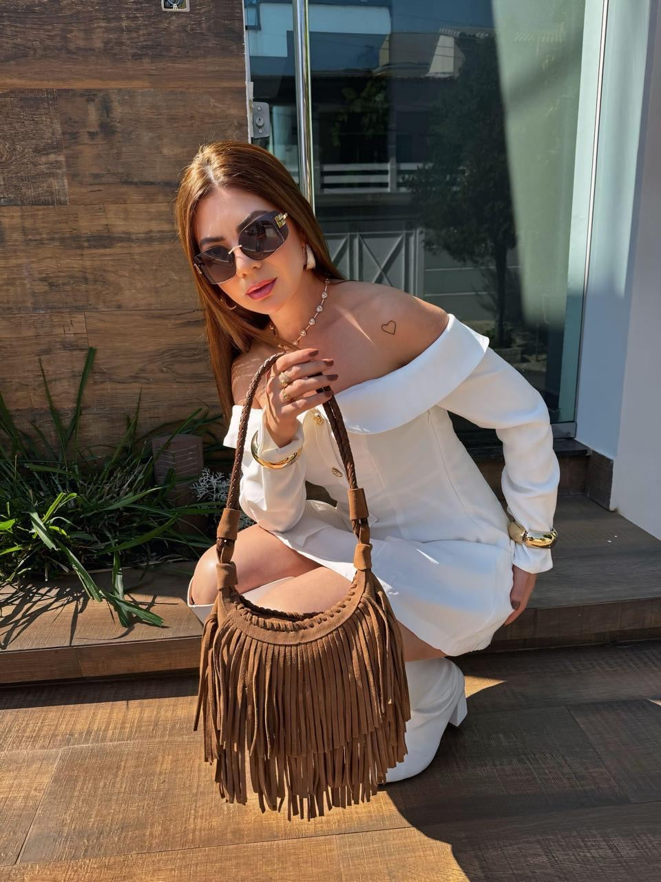 Bolsa de Ombro com Franjas em Suede