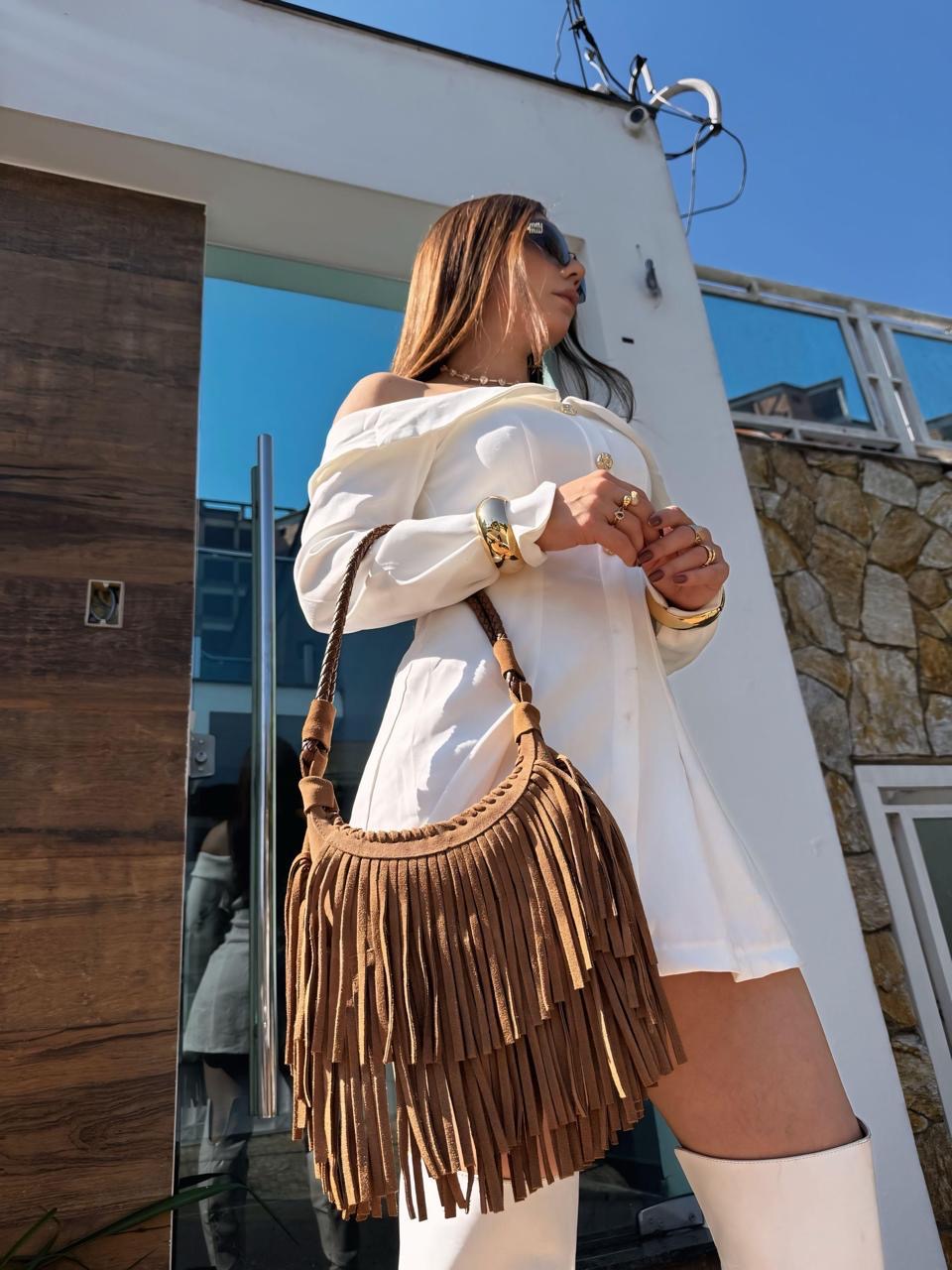 Bolsa de Ombro com Franjas em Suede