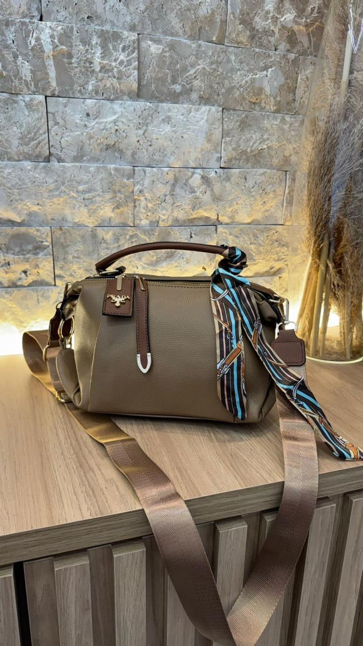Bolsa Prada Firenze com Lenço